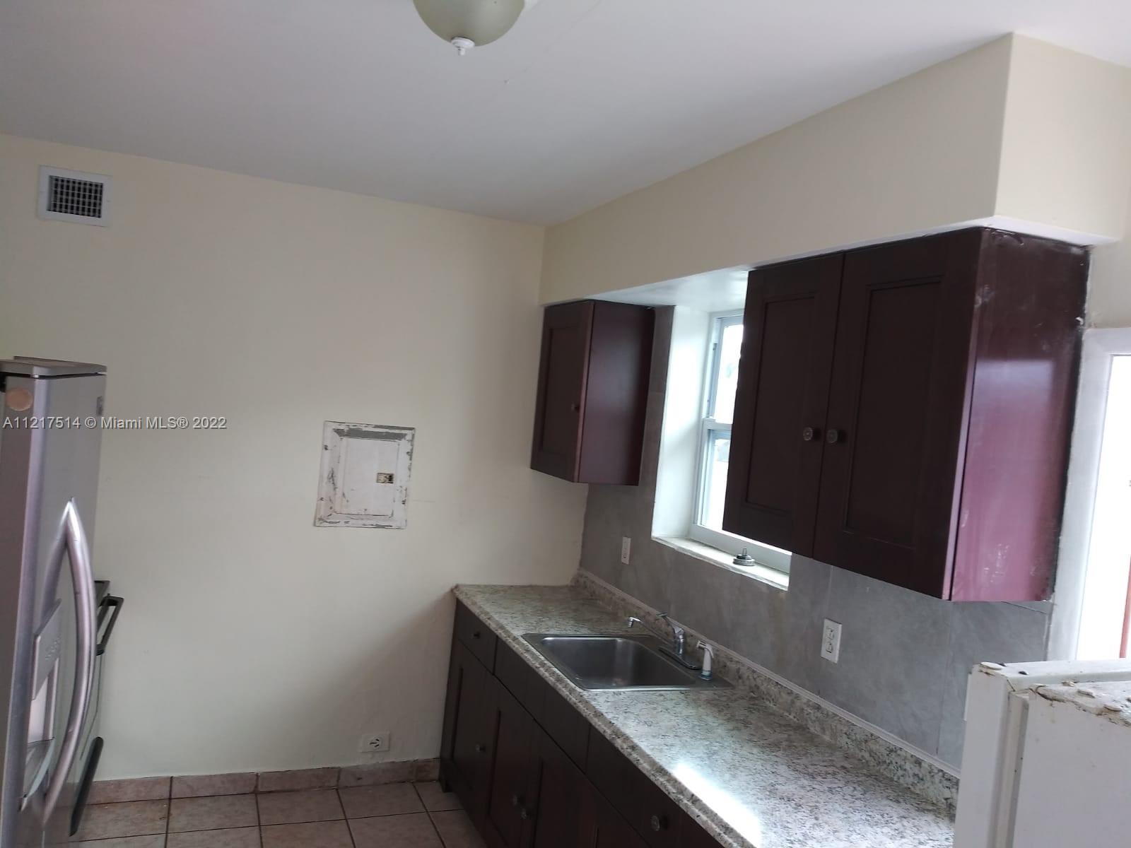 2451 NW 35th St