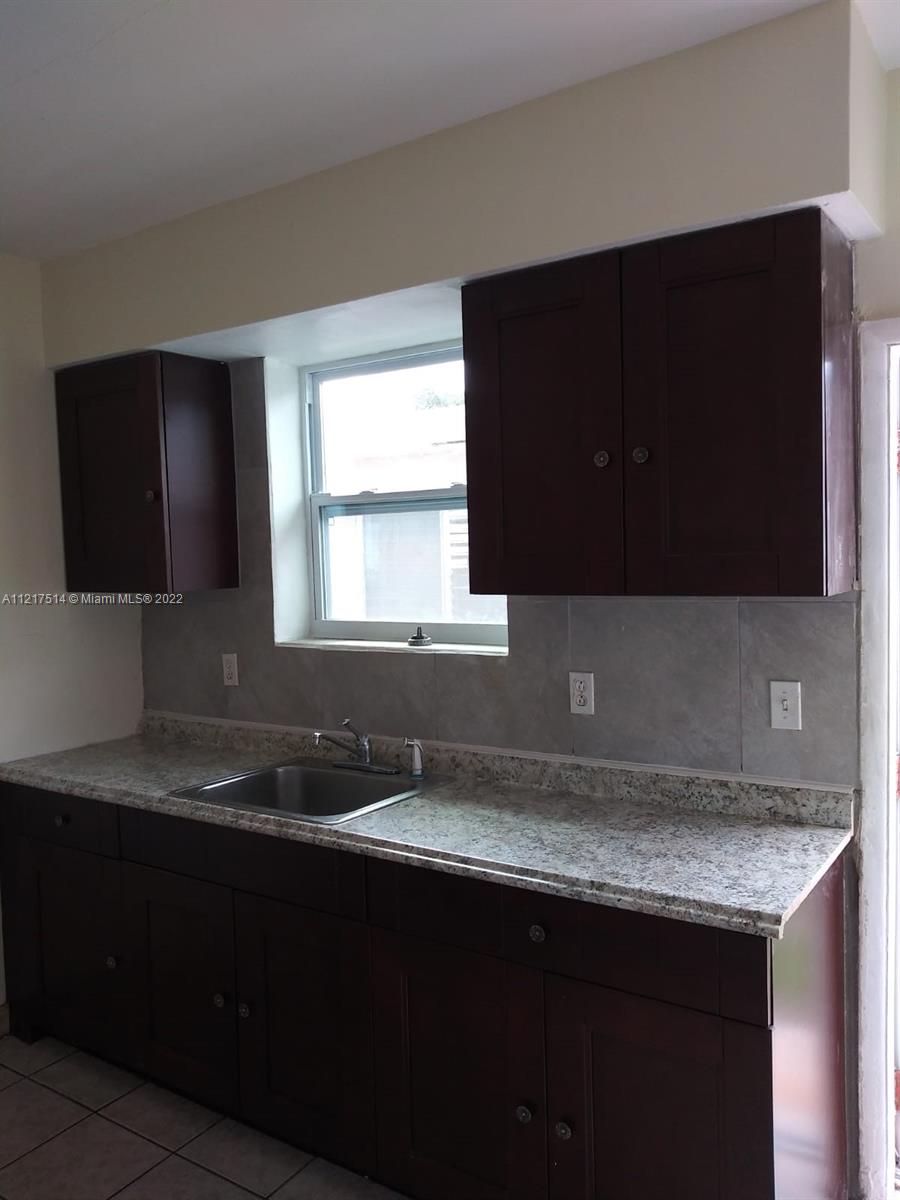2451 NW 35th St
