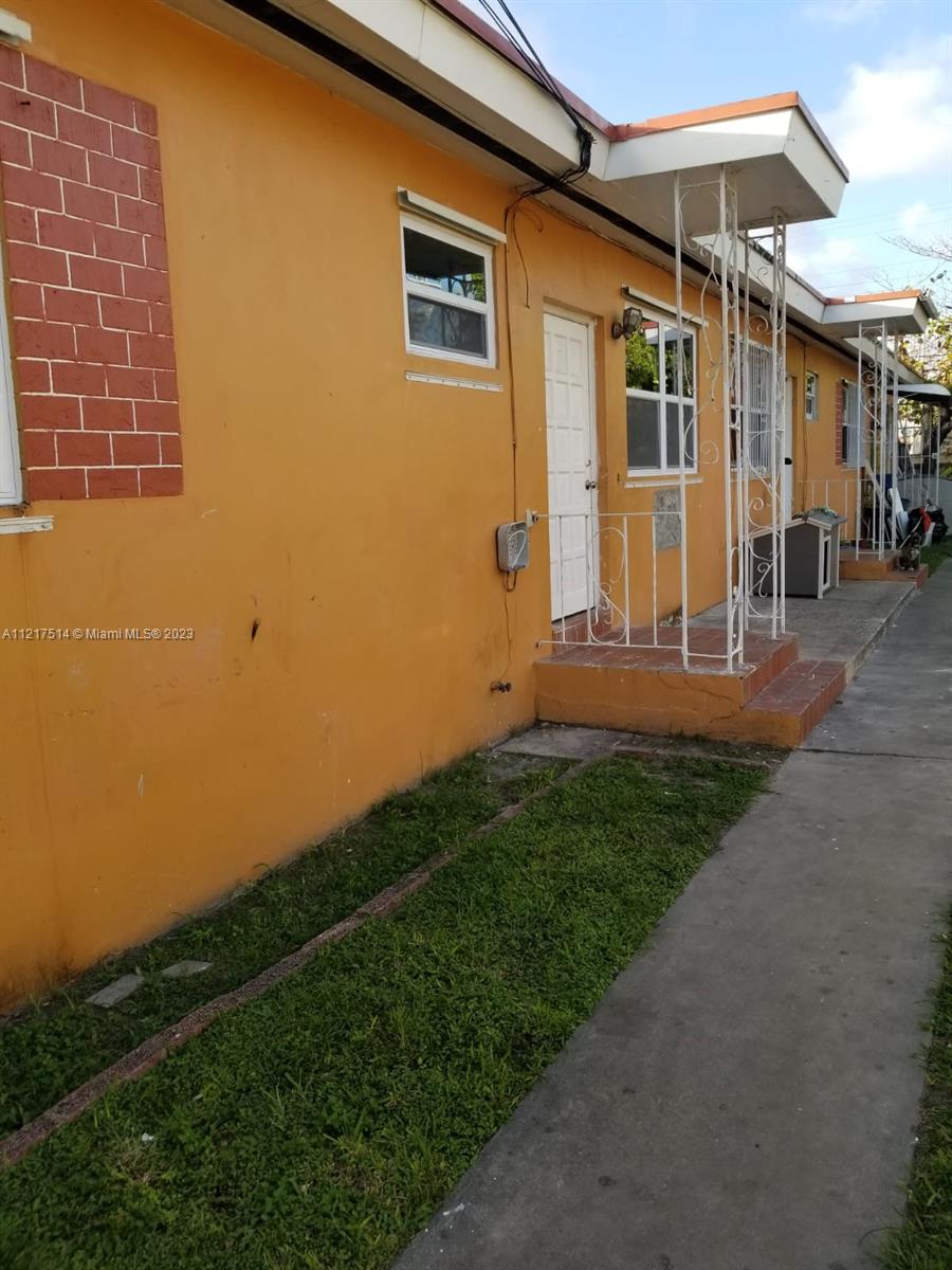 2451 NW 35th St