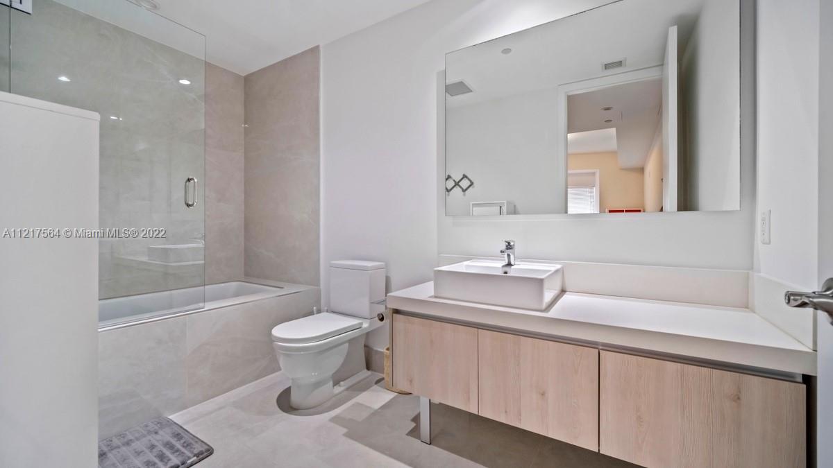 1100 Biscayne Blvd Unit: 5004