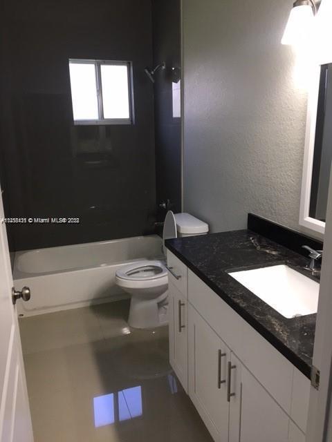 835 NW 1st Ave