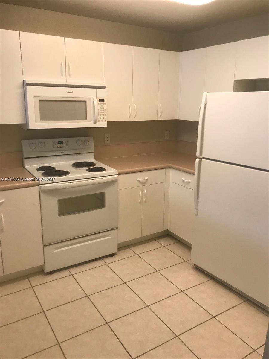 11102 NW 83rd St Unit: 102