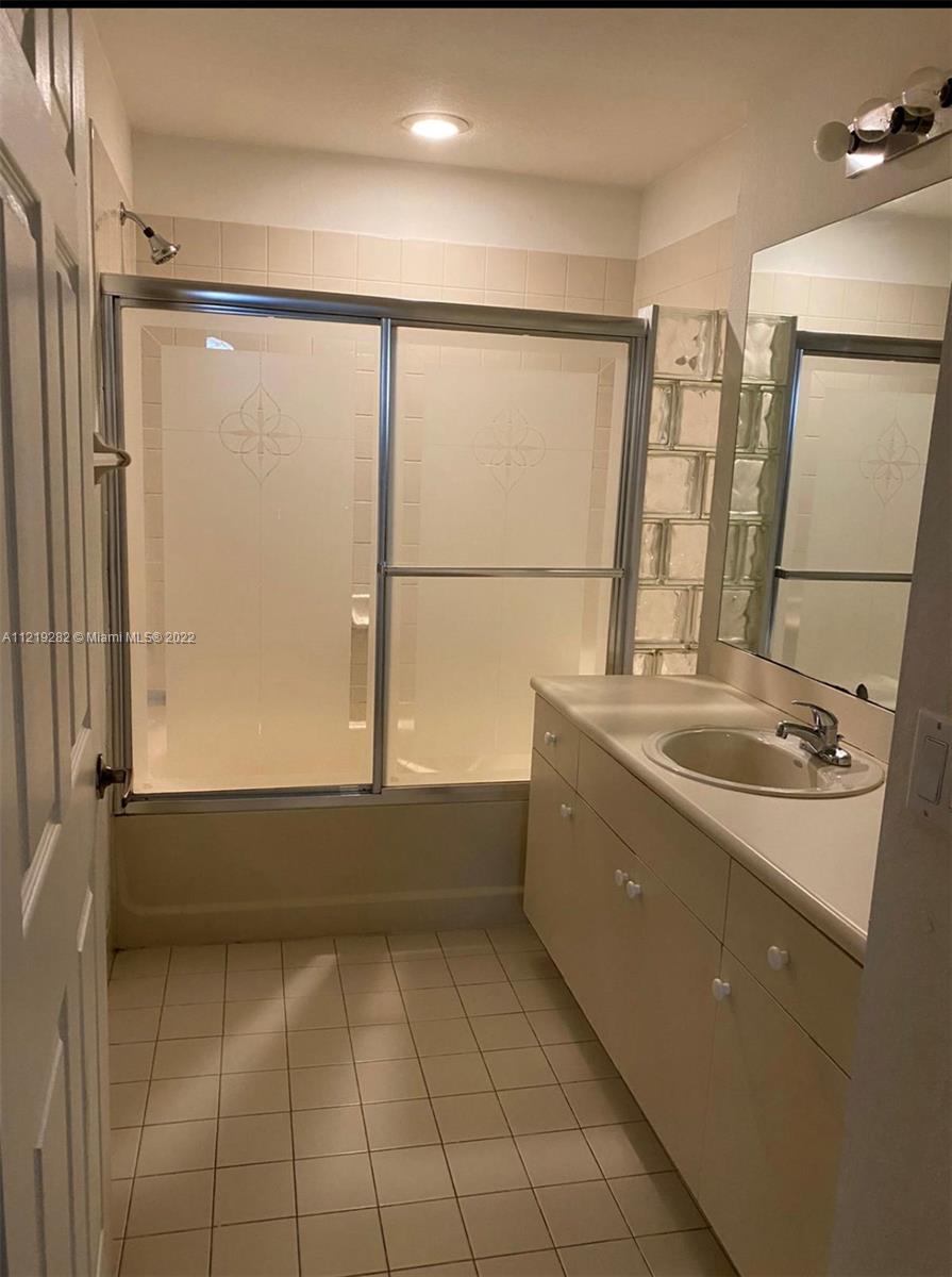 11102 NW 83rd St Unit: 102