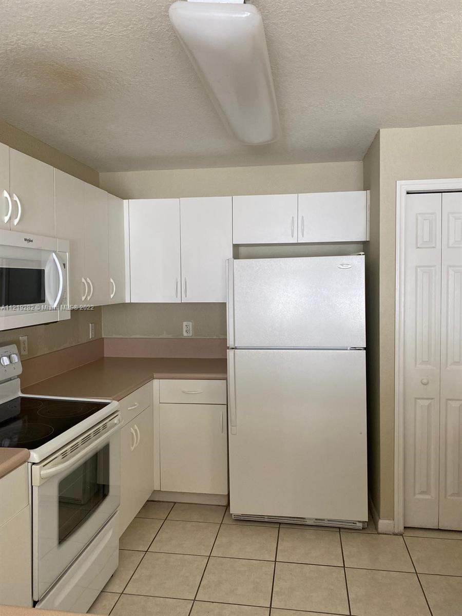 11102 NW 83rd St Unit: 102