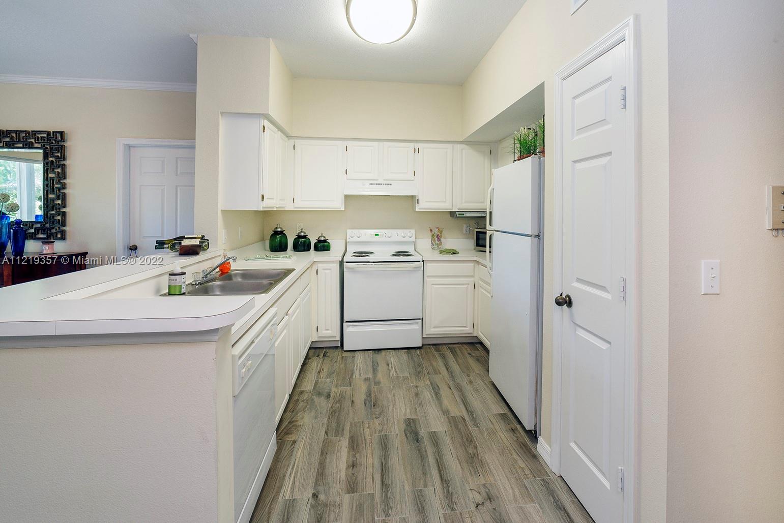 10000 SW 52ND AVE Unit: -