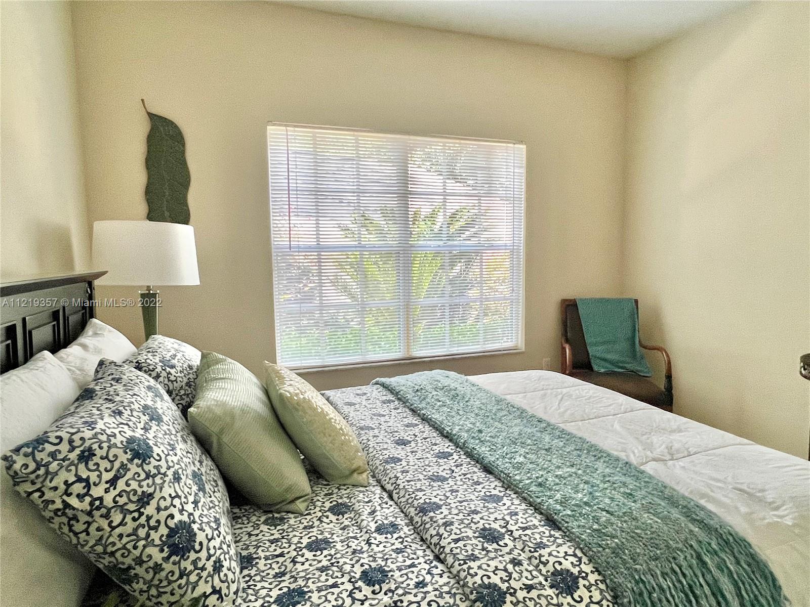 10000 SW 52ND AVE Unit: -