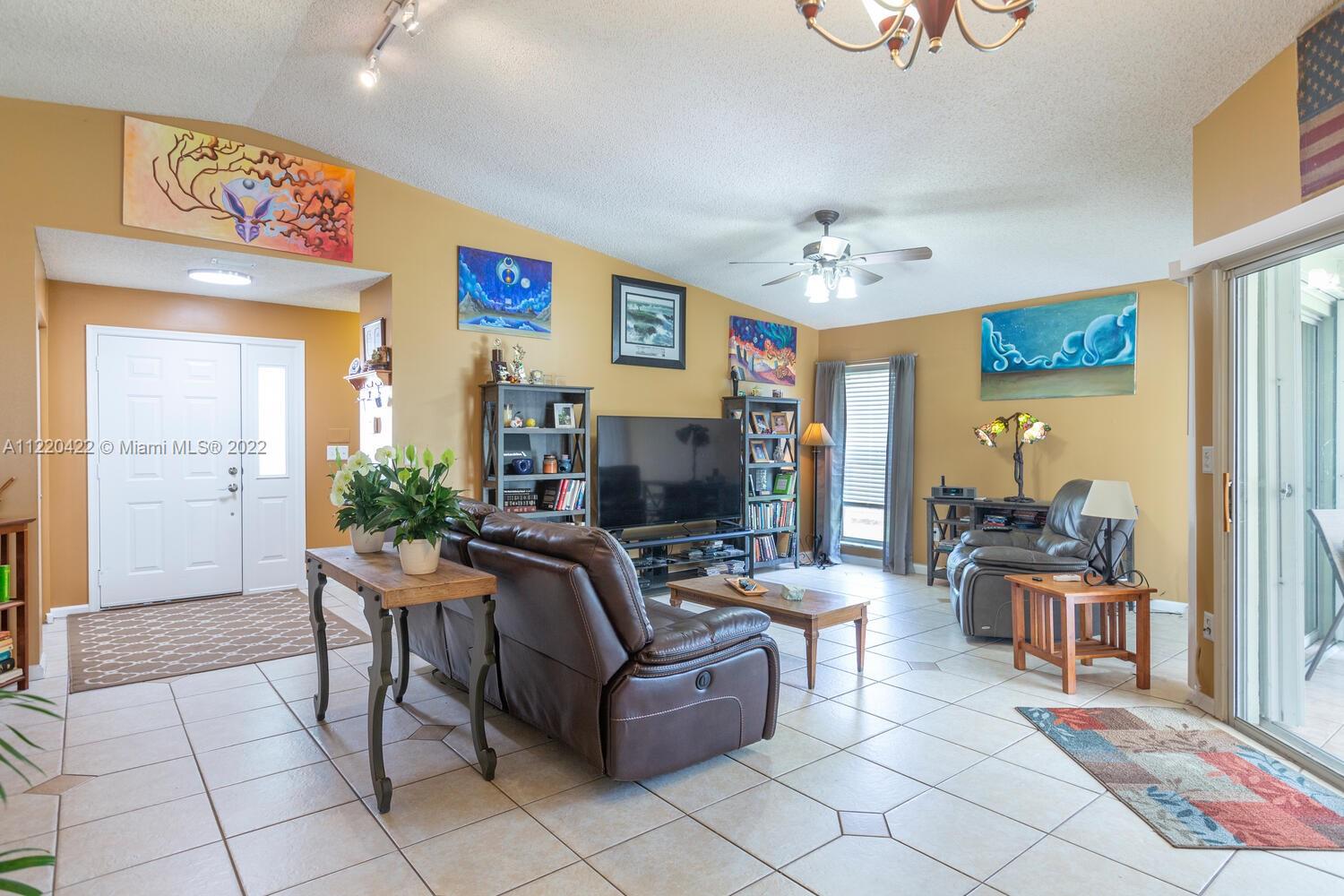 707 SE 27th Dr