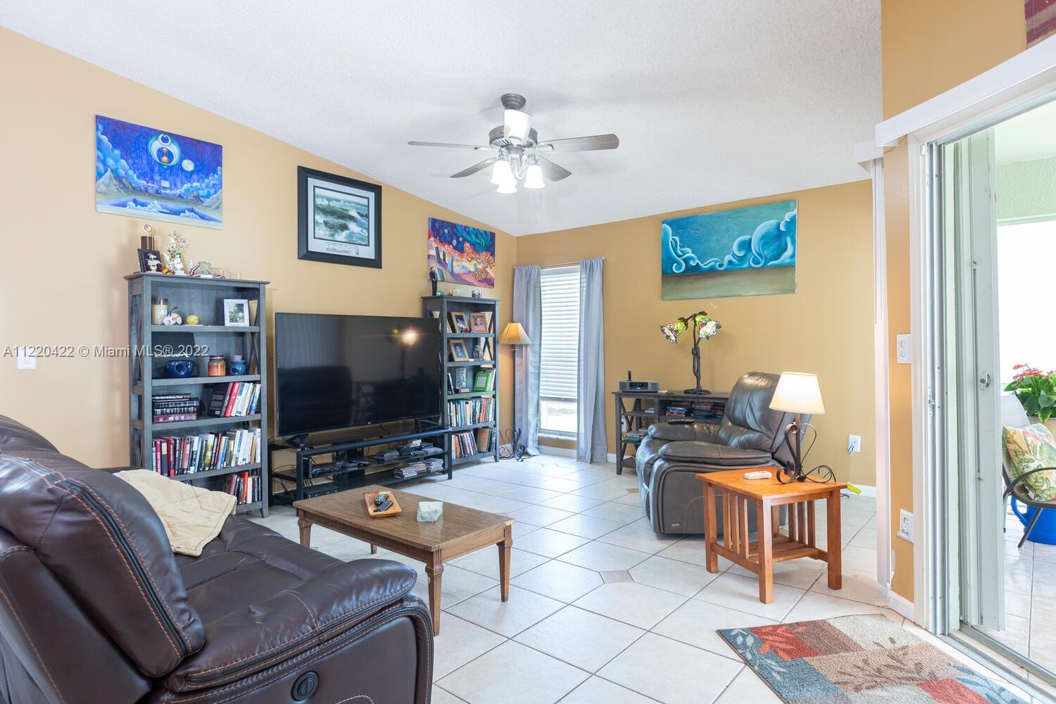 707 SE 27th Dr