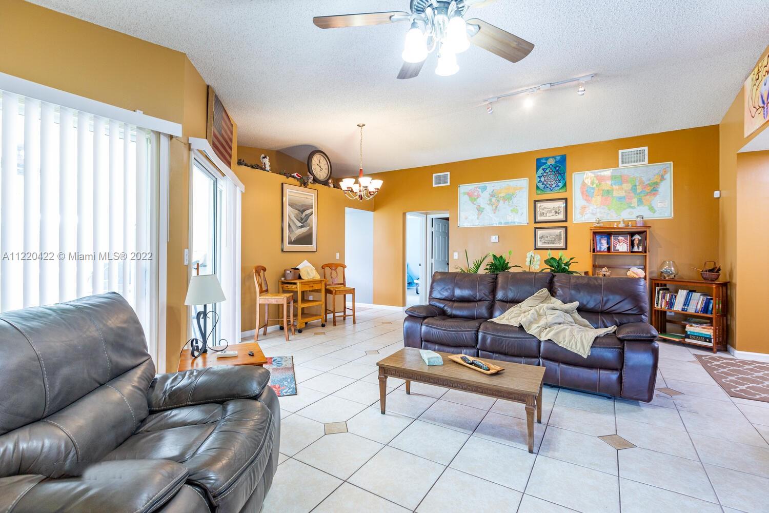 707 SE 27th Dr