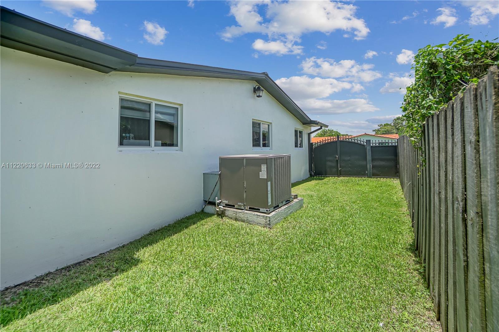 9102 SW 65th Ter