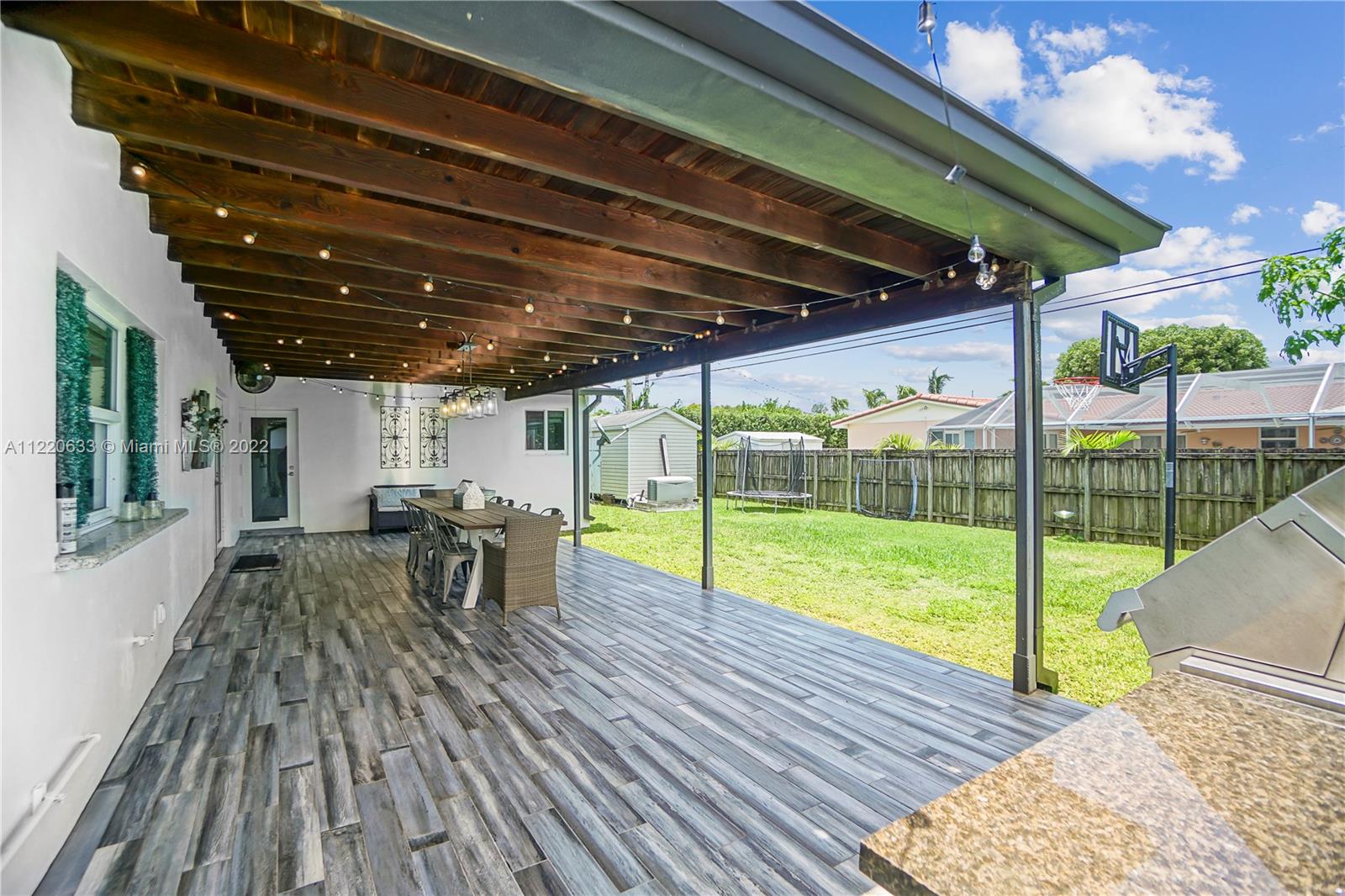 9102 SW 65th Ter
