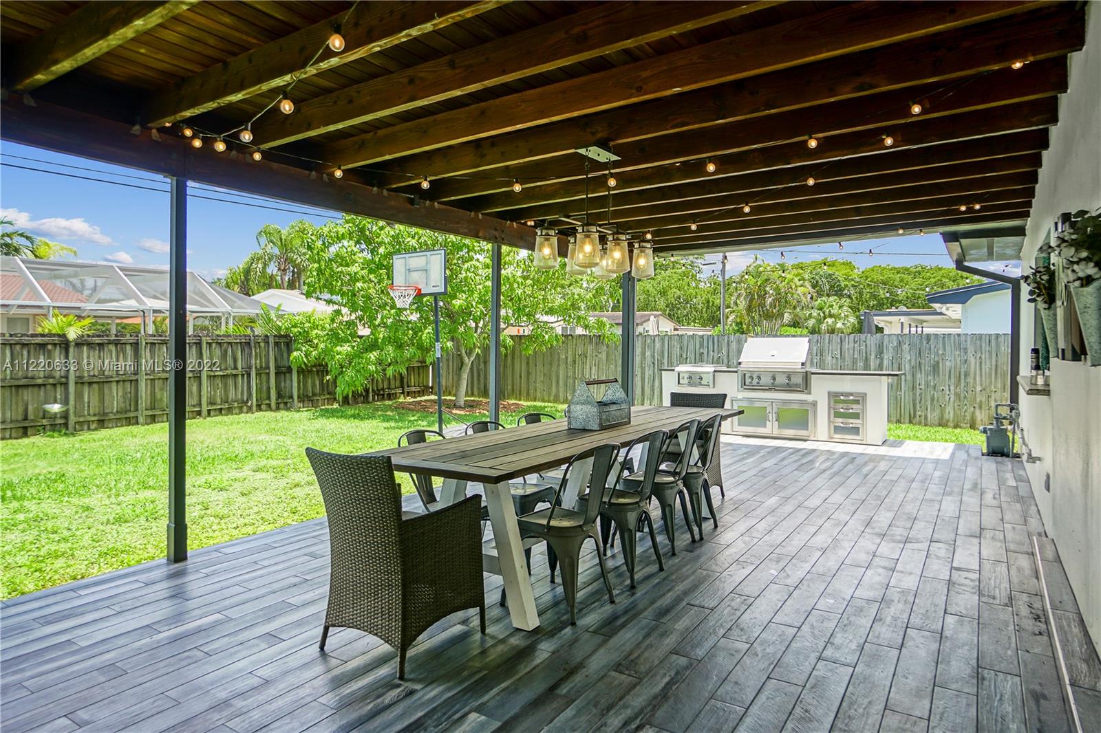 9102 SW 65th Ter