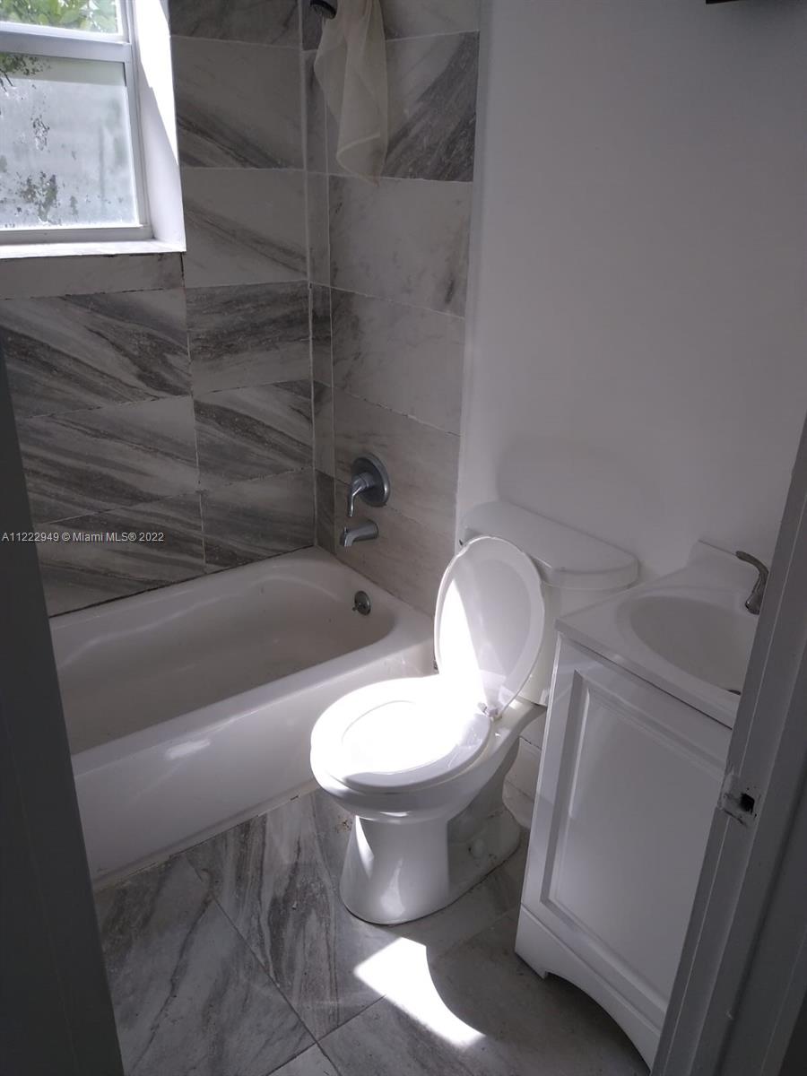 1618 Michigan Ave Unit: 6