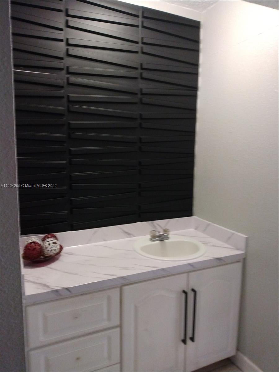 5100 SW 41st St Unit: 328