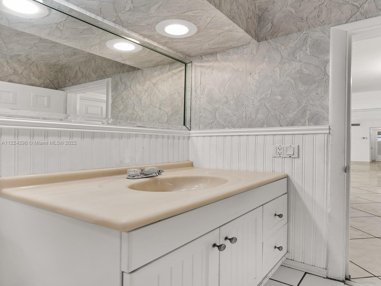 450 Paradise Isle Blvd Unit: 101
