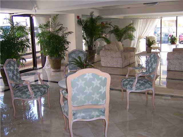 2625 Collins Ave Unit: 1202