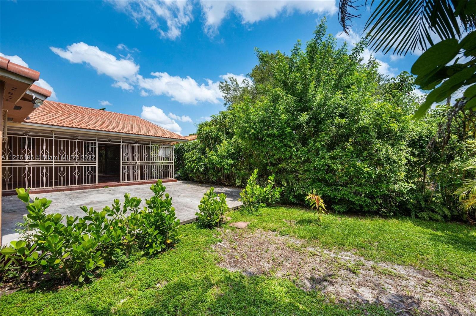 633 South Dr