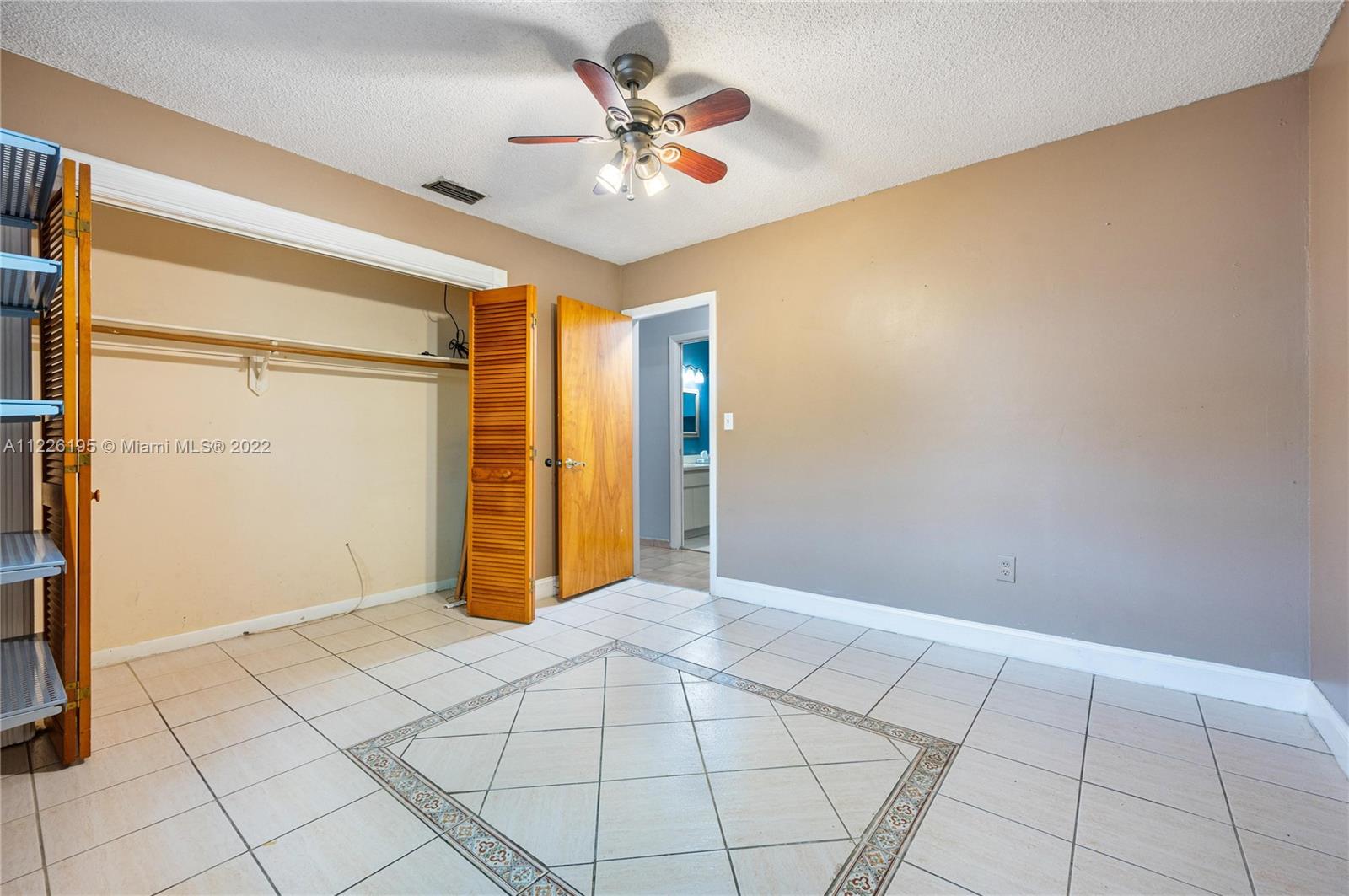 633 South Dr