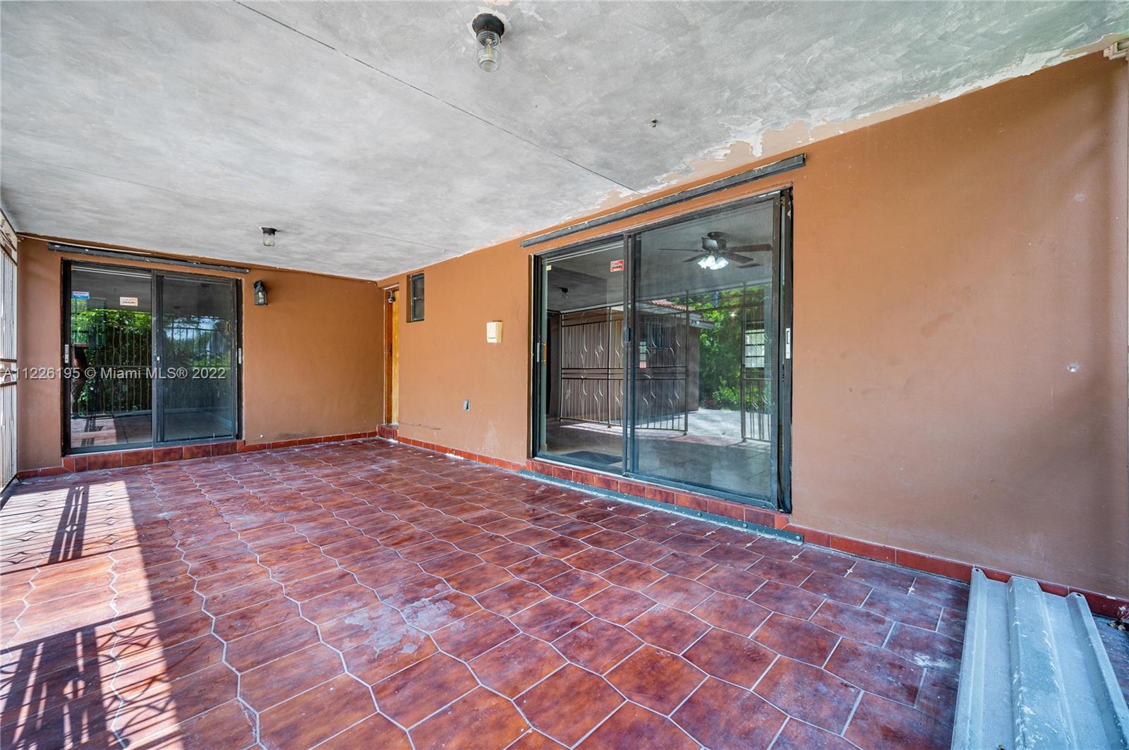 633 South Dr