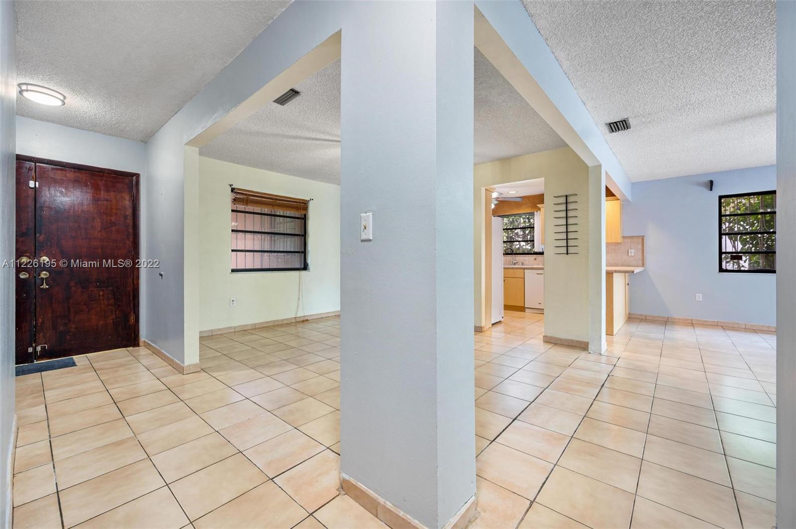 633 South Dr