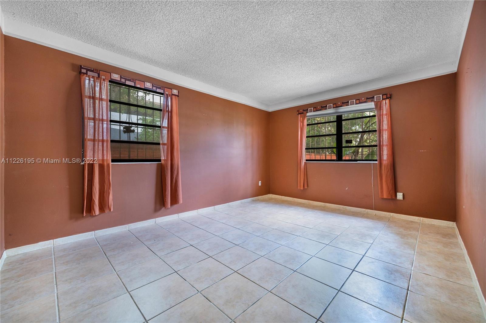 633 South Dr