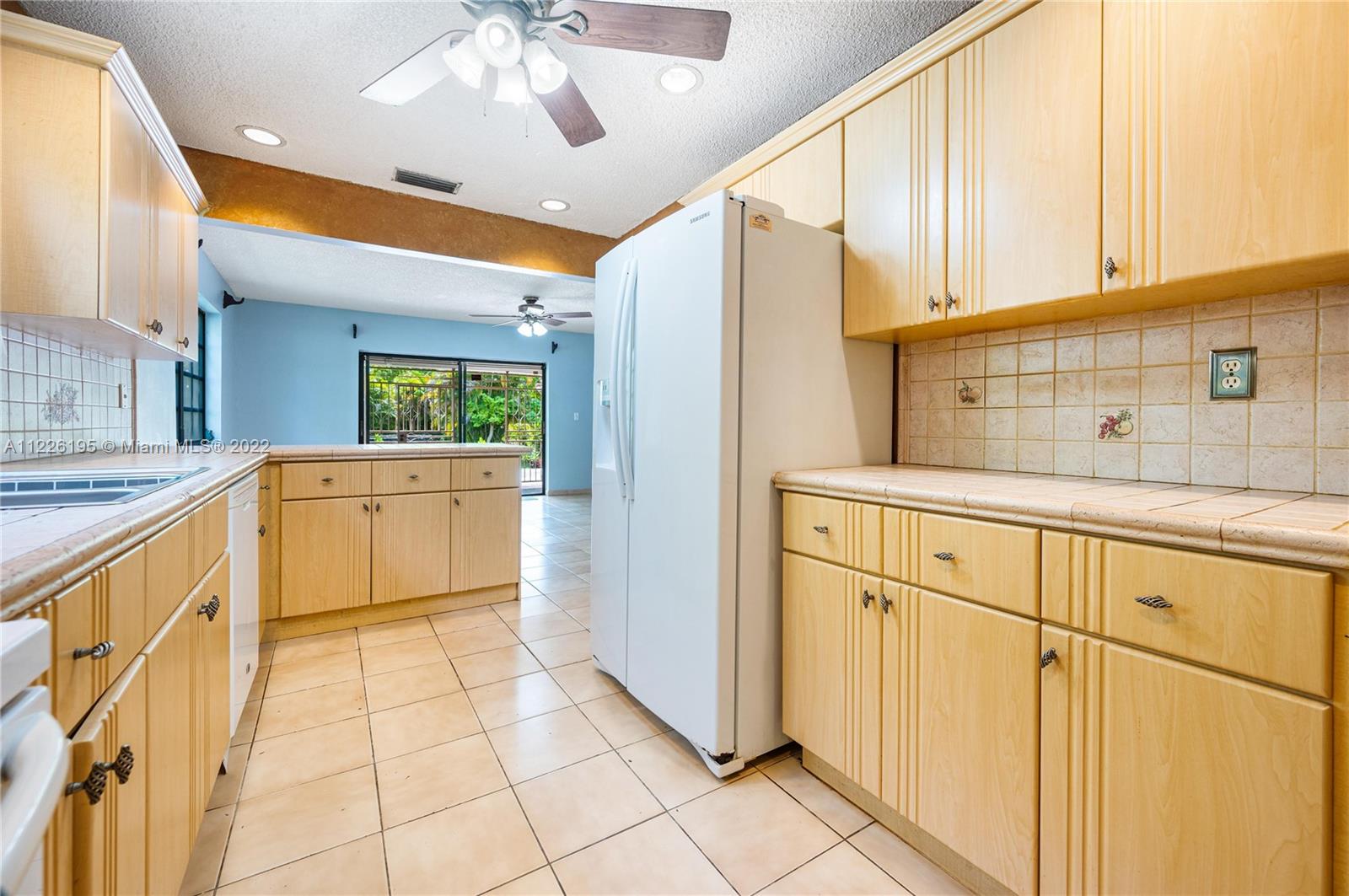 633 South Dr