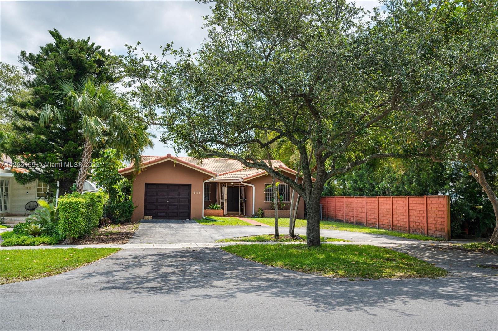 633 South Dr