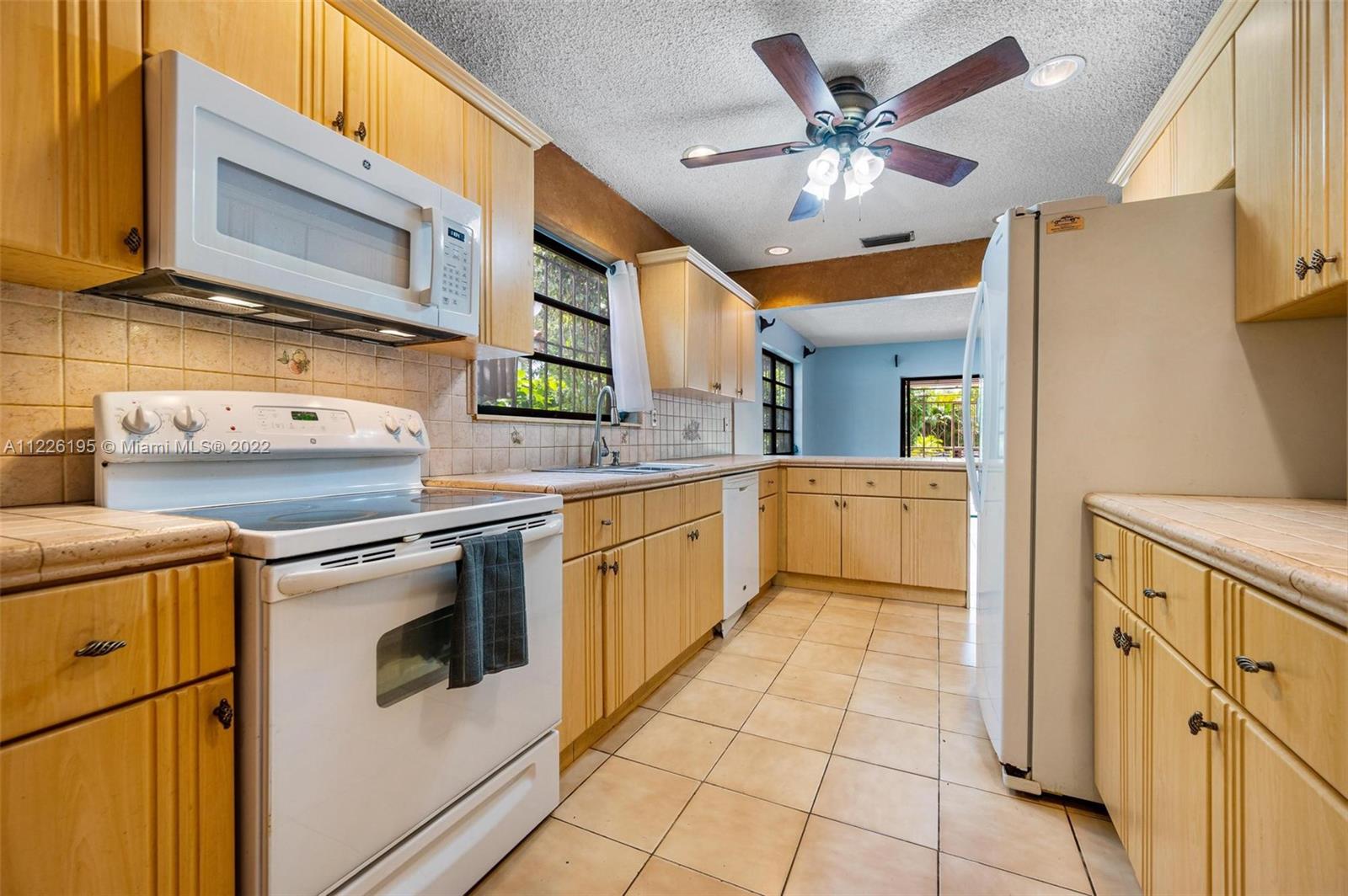 633 South Dr