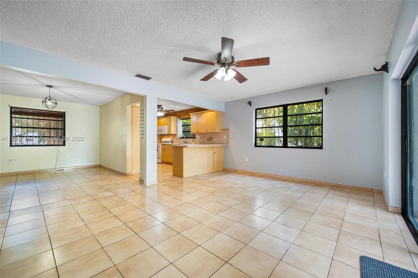 633 South Dr