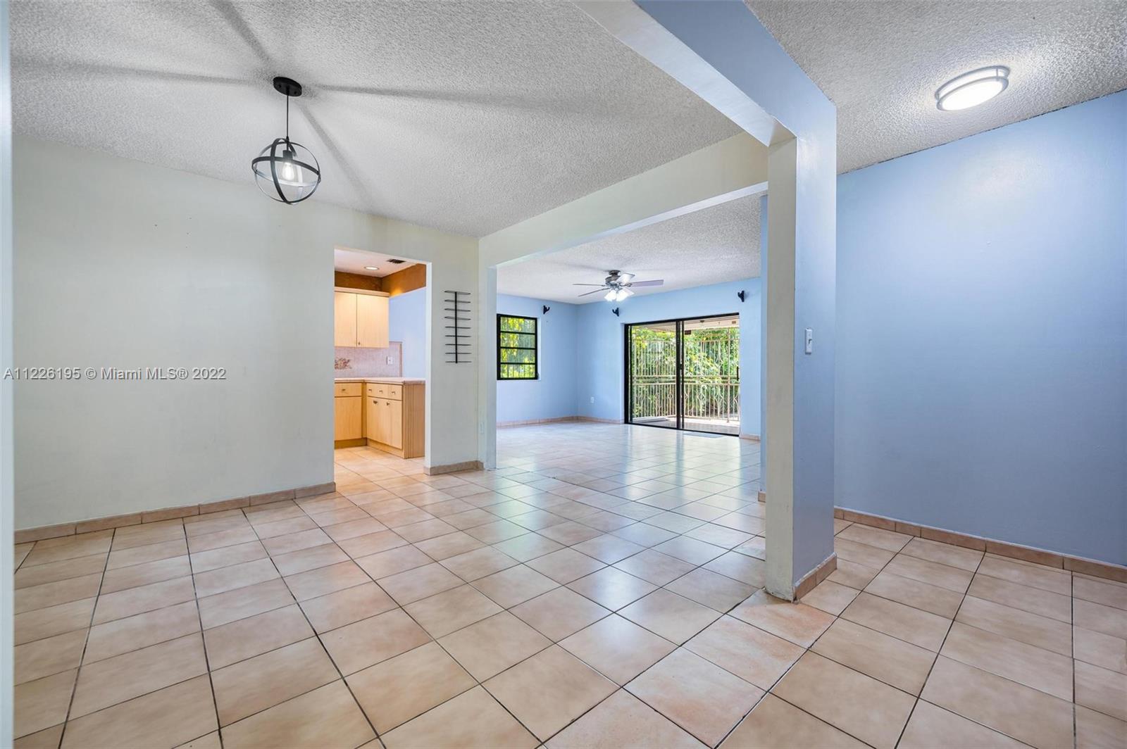 633 South Dr