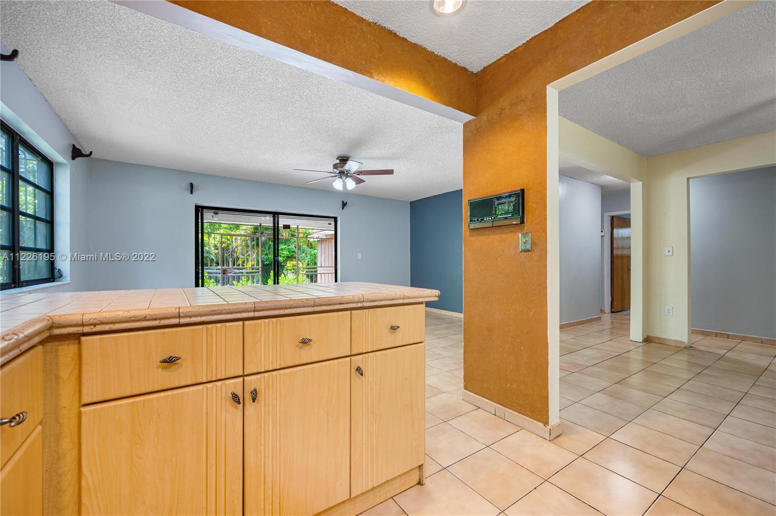 633 South Dr