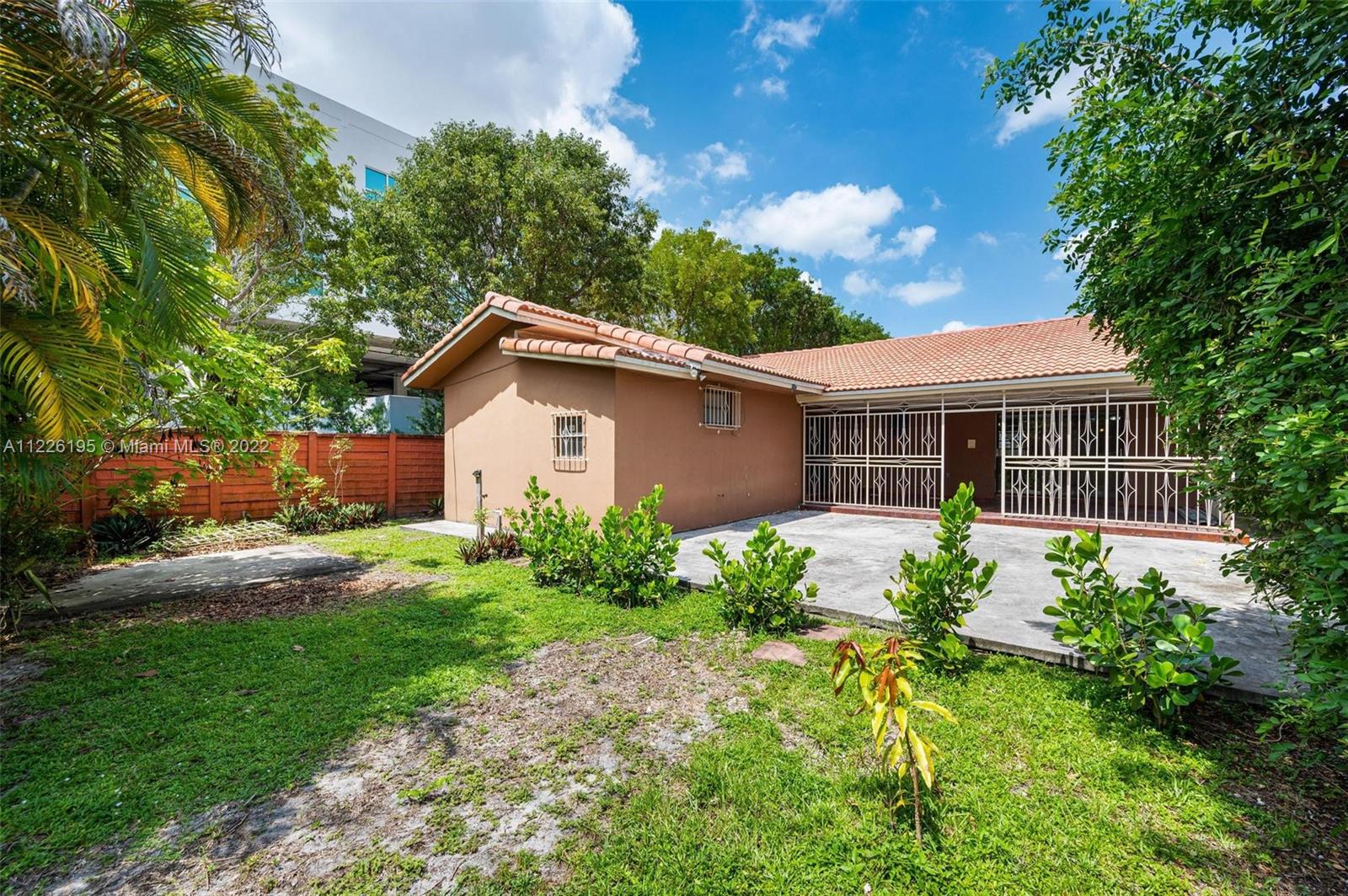 633 South Dr