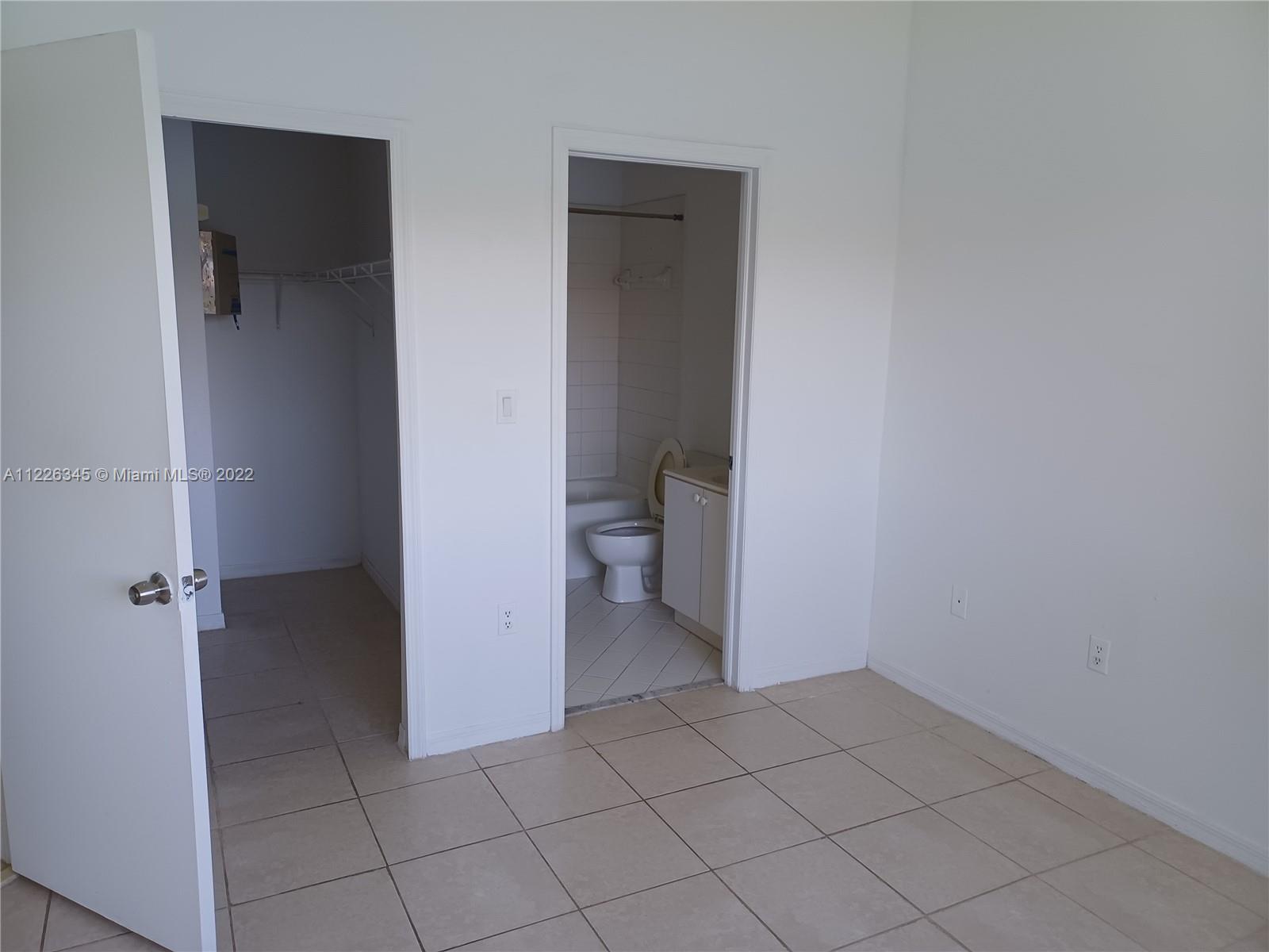 1270 SE 26th St Unit: 205
