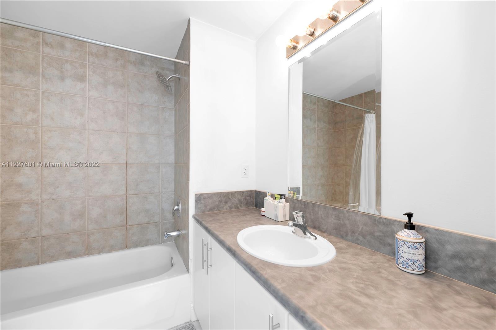 455 NE 25th St Unit: 610