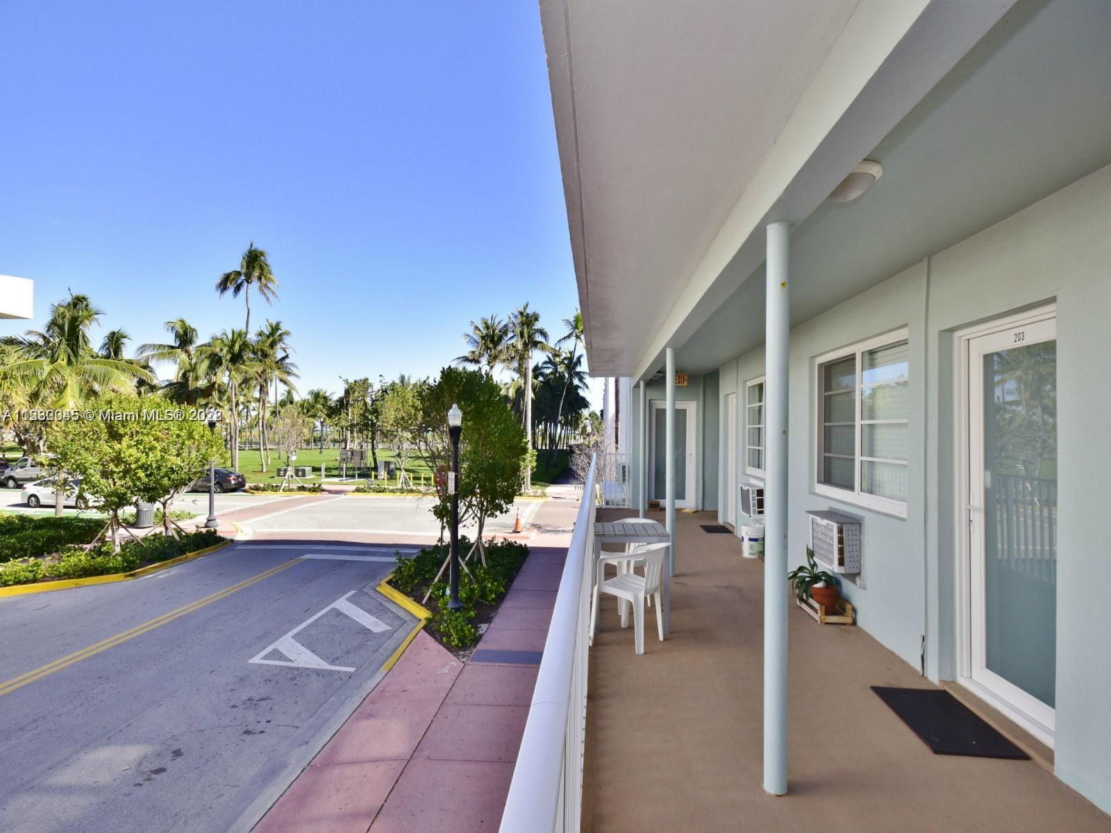 158 Ocean Dr Unit: 406