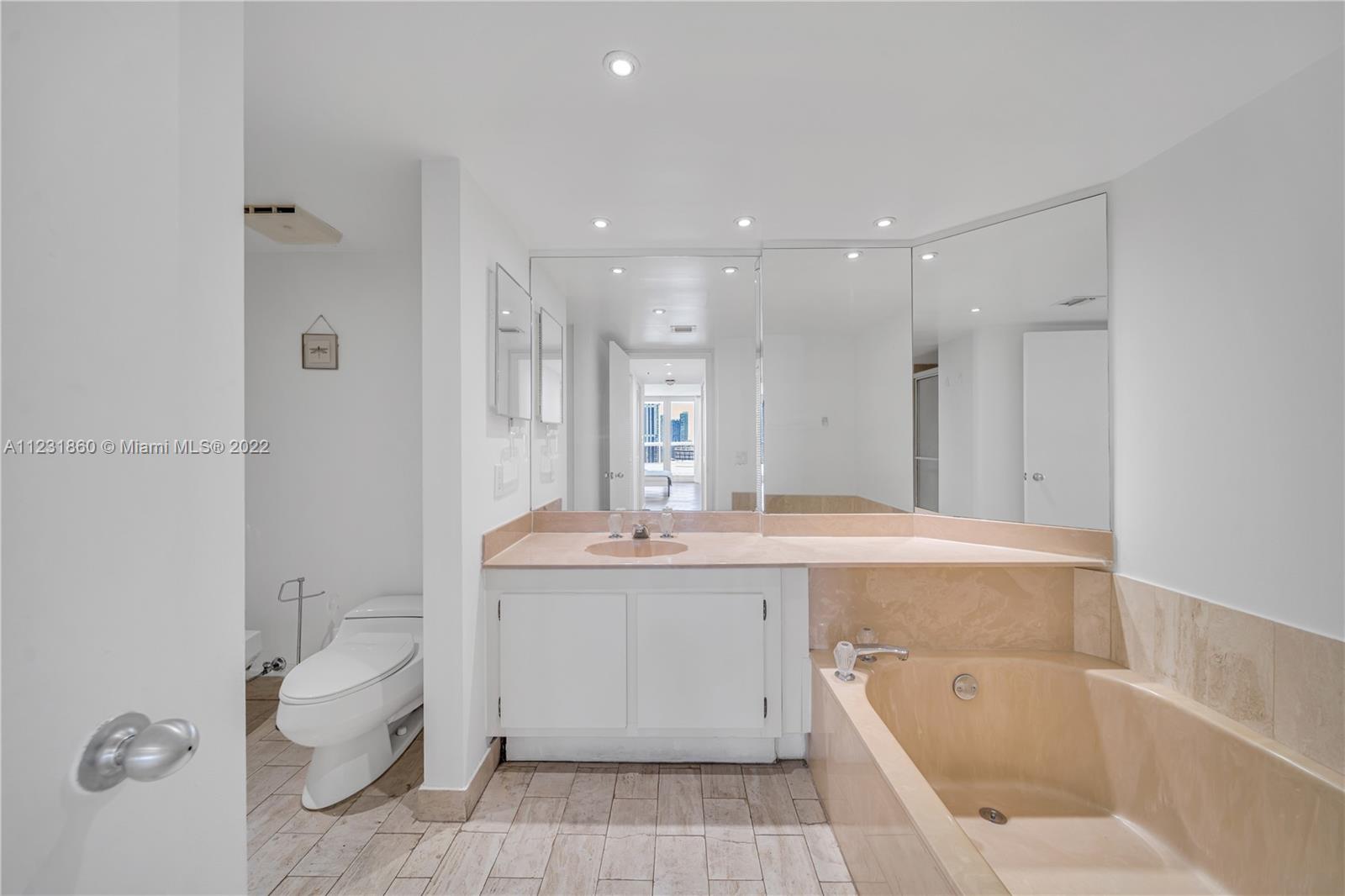 1717 N Bayshore Dr Unit: A-3538