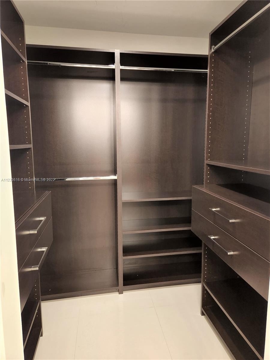 600 NE 27th St Unit: 3403
