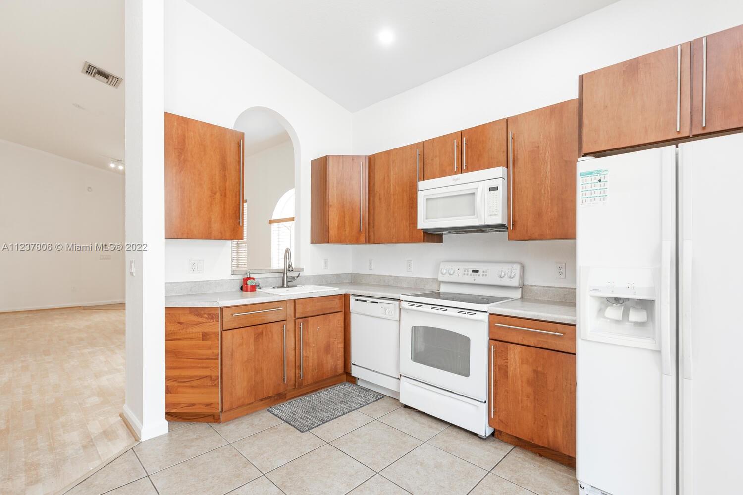 970 NE 37th Pl Unit: 970