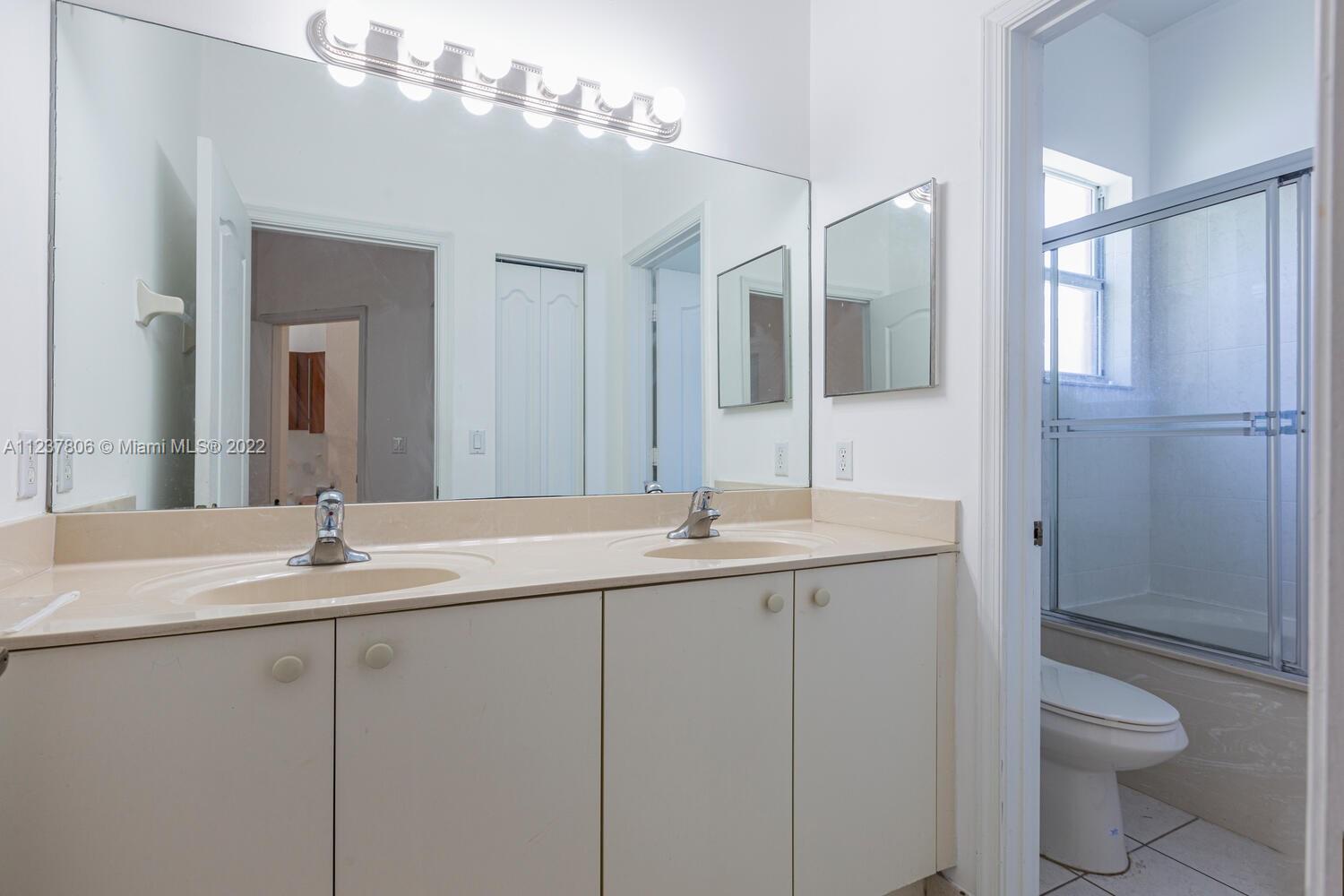 970 NE 37th Pl Unit: 970