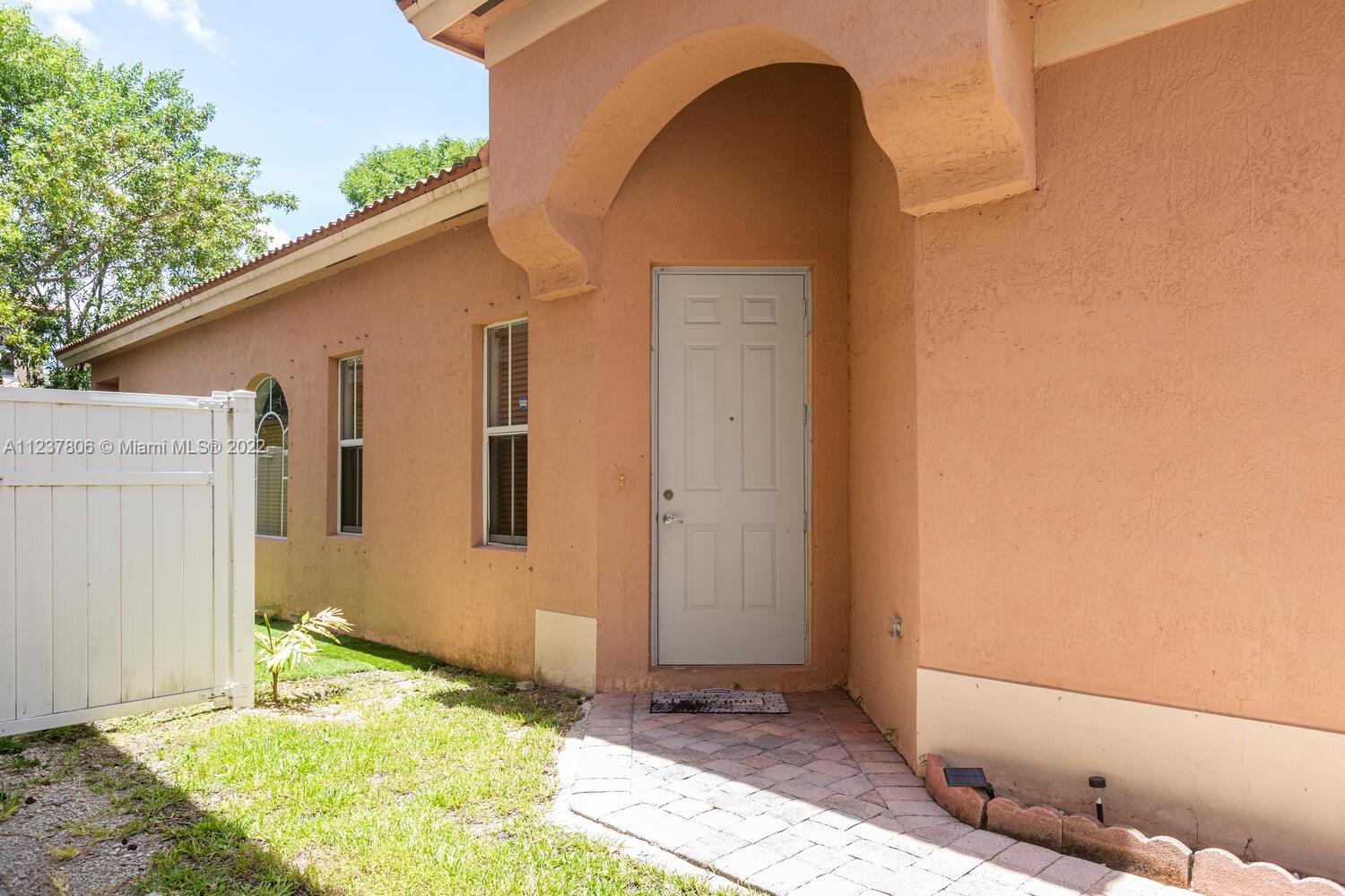 970 NE 37th Pl Unit: 970