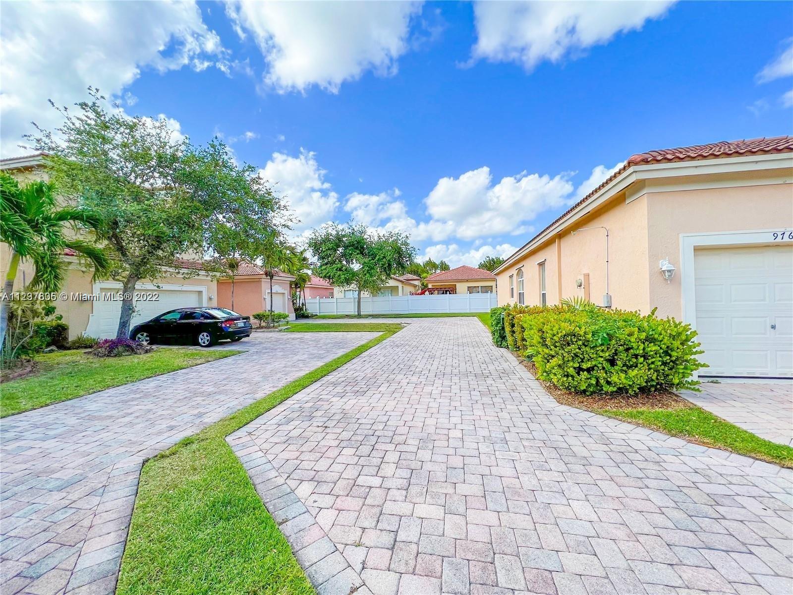 970 NE 37th Pl Unit: 970