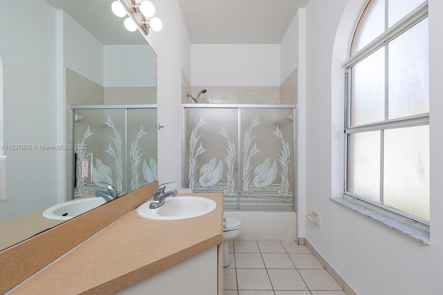 970 NE 37th Pl Unit: 970