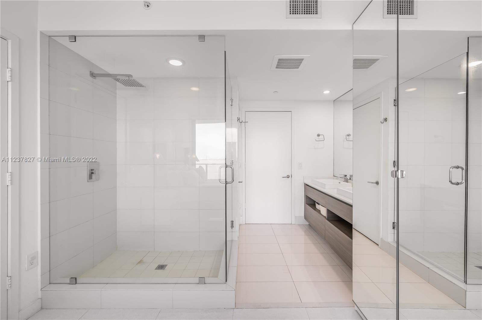460 NE 28th St Unit: 2103