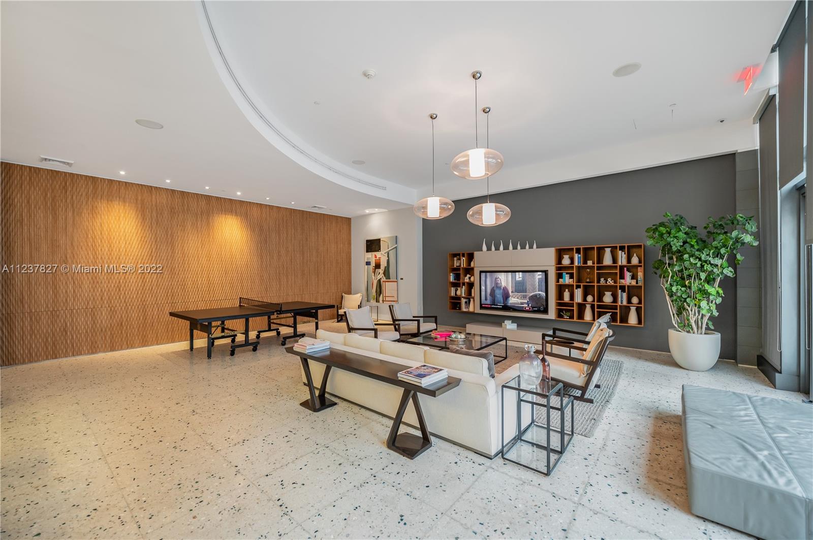 460 NE 28th St Unit: 2103