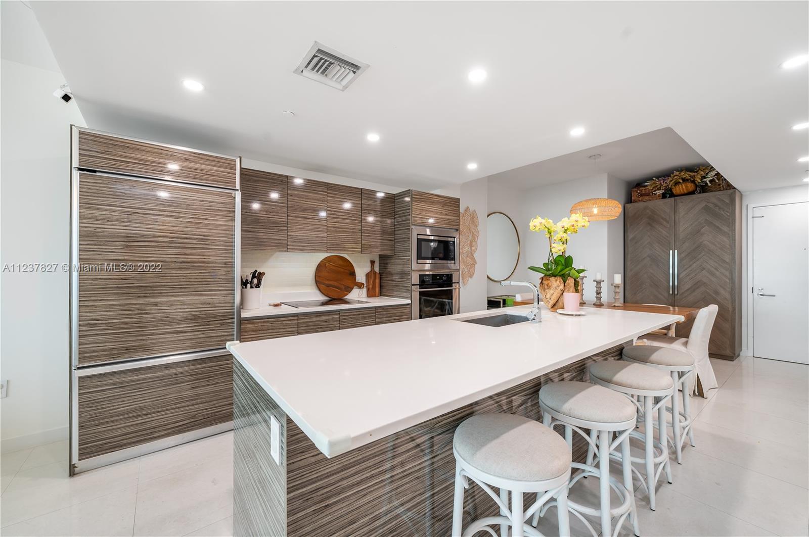 460 NE 28th St Unit: 2103