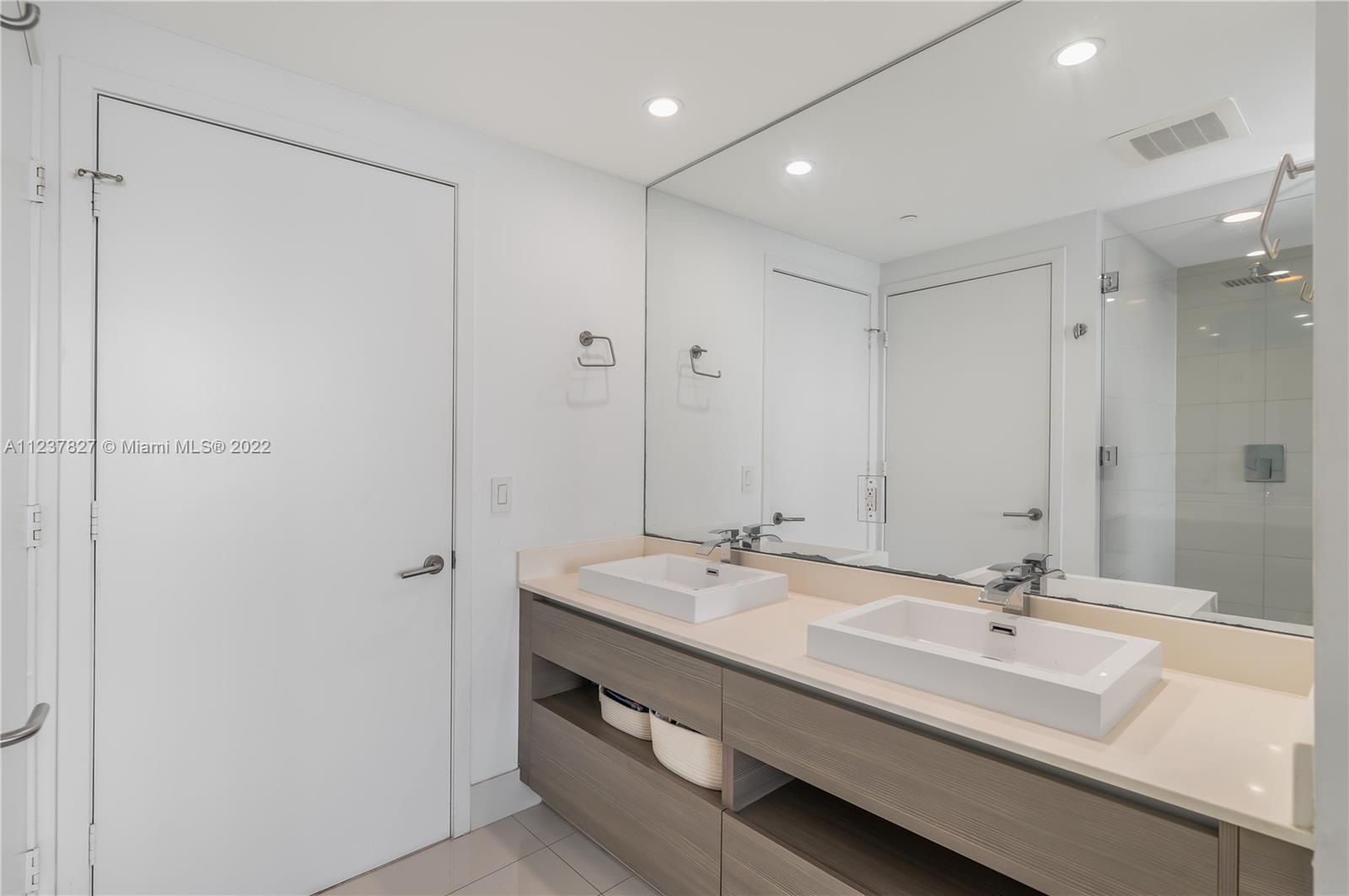 460 NE 28th St Unit: 2103