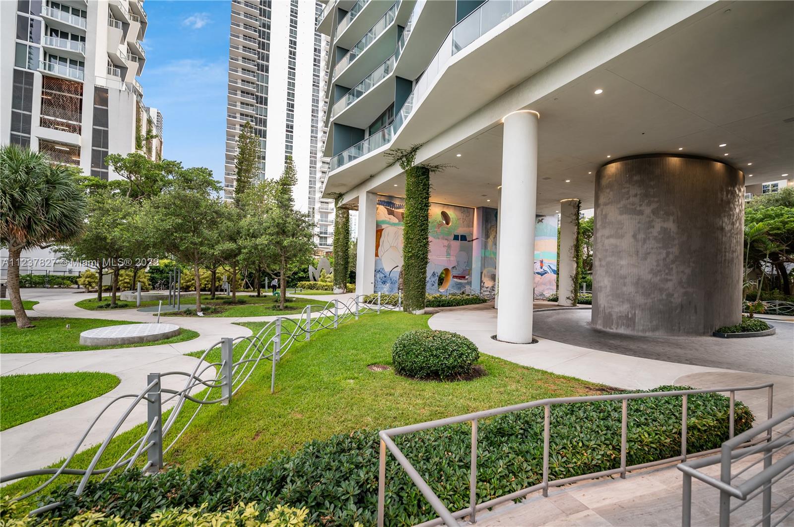 460 NE 28th St Unit: 2103