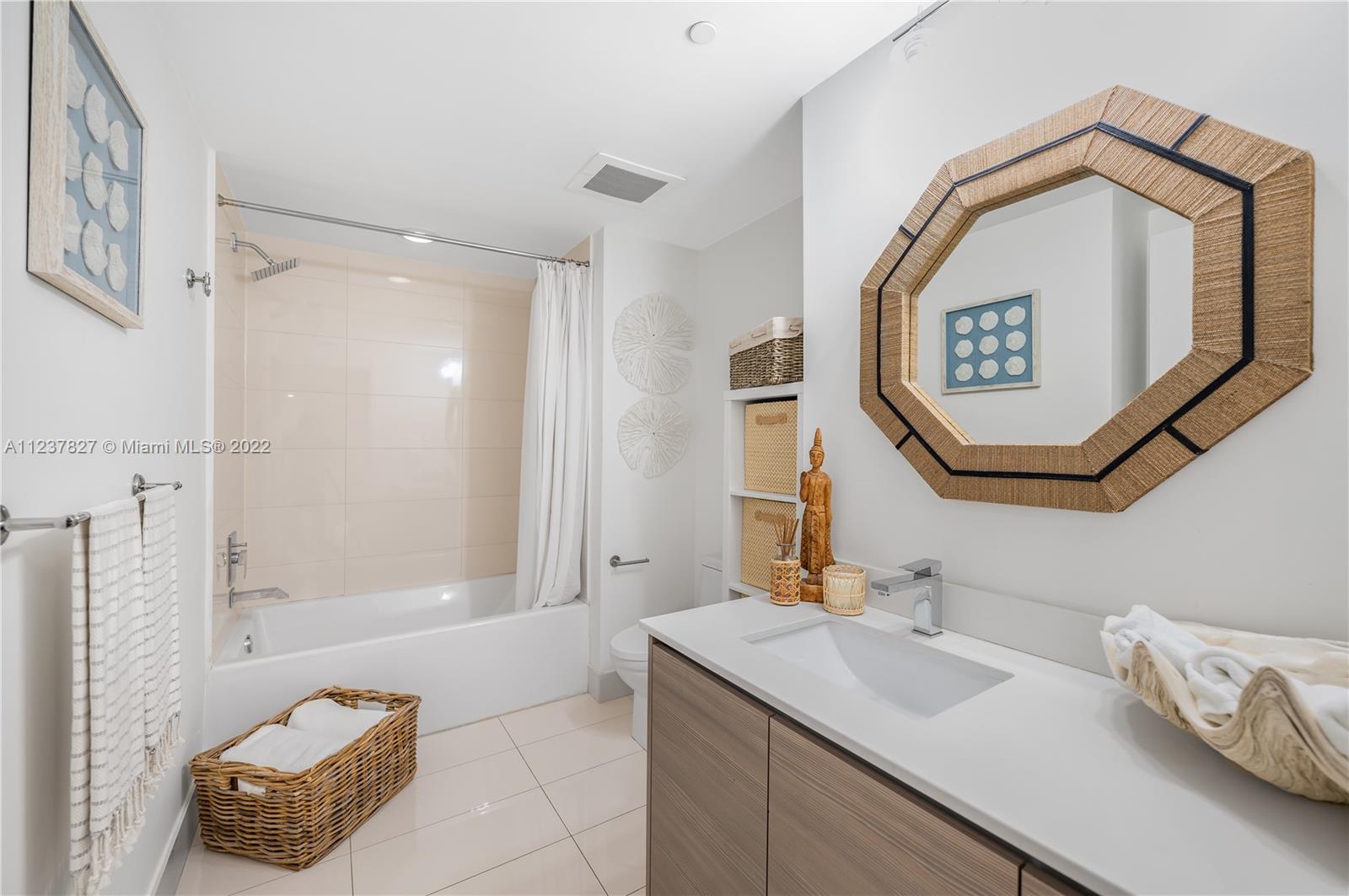 460 NE 28th St Unit: 2103