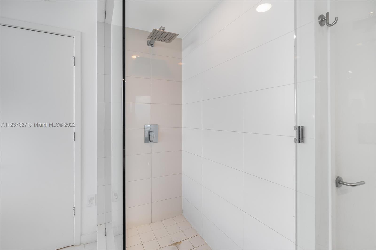 460 NE 28th St Unit: 2103