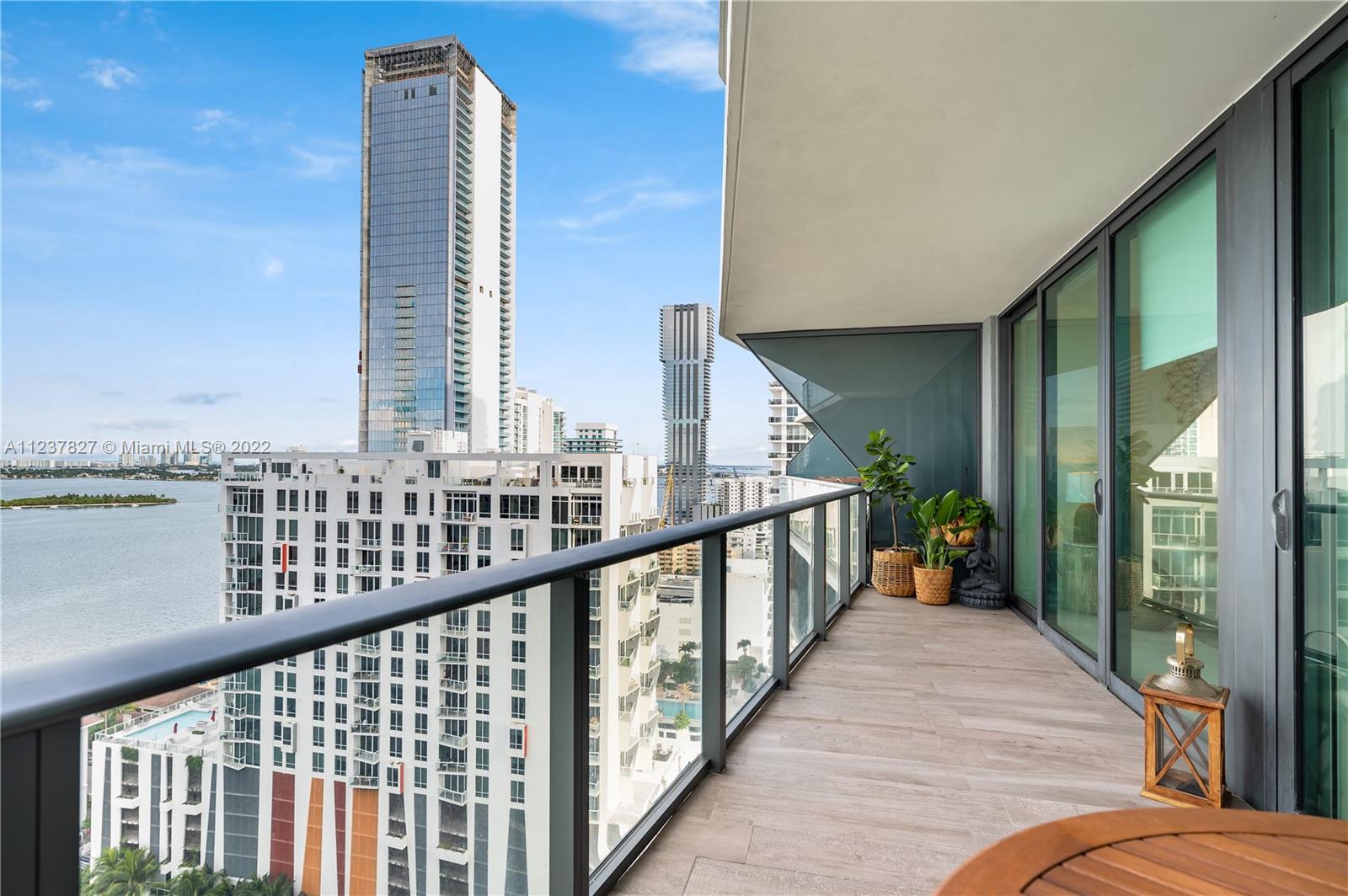 460 NE 28th St Unit: 2103